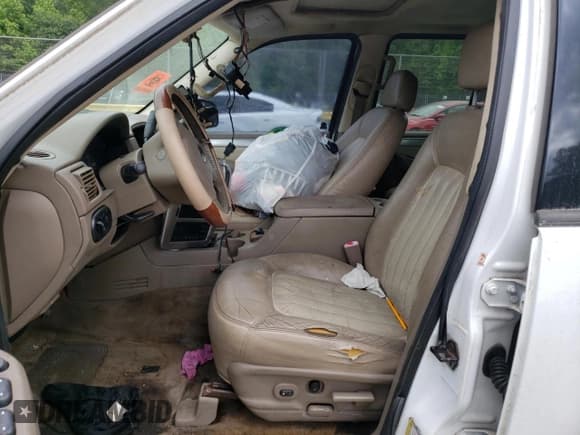 ✅ 2005 Mercury Mountaineer Convenience • VIN: 4M2ZU86W45UJ03003 • Lot: 56634824. Wystawiony na Copart z przebiegiem Nie podano. Bezpłatny archiwum sprzedaży aukcyjnych z USA i szczegółowy raport historii pojazdu na DreamBid. Zdjęcie 7.