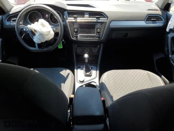 ✅ 2018 Volkswagen Tiguan S • VIN: 3VV0B7AX9JM108146 • Lot: 68926075. Wystawiony na Copart z przebiegiem 103 787 mil. Bezpłatny archiwum sprzedaży aukcyjnych z USA i szczegółowy raport historii pojazdu na DreamBid. Zdjęcie 8.