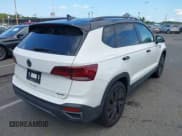 ✅ 2024 Volkswagen Taos SE Black • VIN: 3VVLX7B28RM130409 • Lot: 42805731. Wystawiony na IAAI z przebiegiem 5 230 mil. Bezpłatny archiwum sprzedaży aukcyjnych z USA i szczegółowy raport historii pojazdu na DreamBid. Zdjęcie 4.