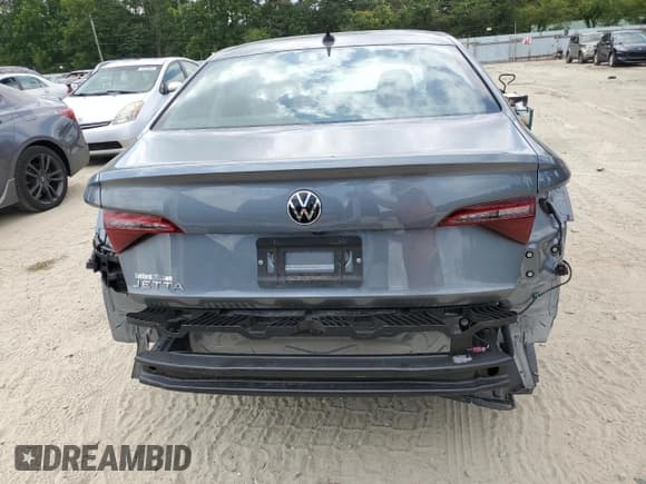 ✅ 2023 Volkswagen Jetta Sport • VIN: 3VWBM7BU3PM040115 • Lot: 68155065. Wystawiony na Copart z przebiegiem 51 740 mil. Bezpłatny archiwum sprzedaży aukcyjnych z USA i szczegółowy raport historii pojazdu na DreamBid. Zdjęcie 6.