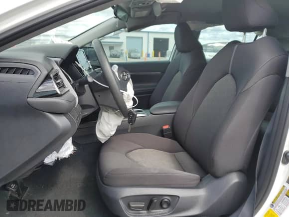 2023 Toyota Camry LE z VIN 4T1C11AK7PU151853, wystawiony jako Copart lot #81378565 z przebiegiem 19 510 mil mil oraz Czysty tytuł • Clean title. Historia ofert i sprzedaży dostępna na DreamBid. Obrazek 7.