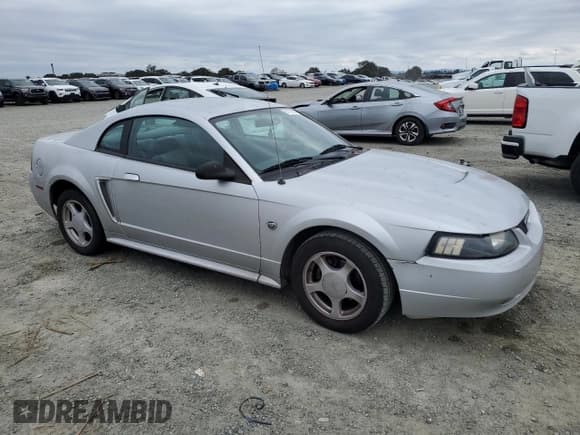 ✅ 2004 Ford Mustang Standard • VIN: 1FAFP40604F205778 • Lot: 91131805. Wystawiony na Copart z przebiegiem 218 390 mil. Bezpłatny archiwum sprzedaży aukcyjnych z USA i szczegółowy raport historii pojazdu na DreamBid. Zdjęcie 4.