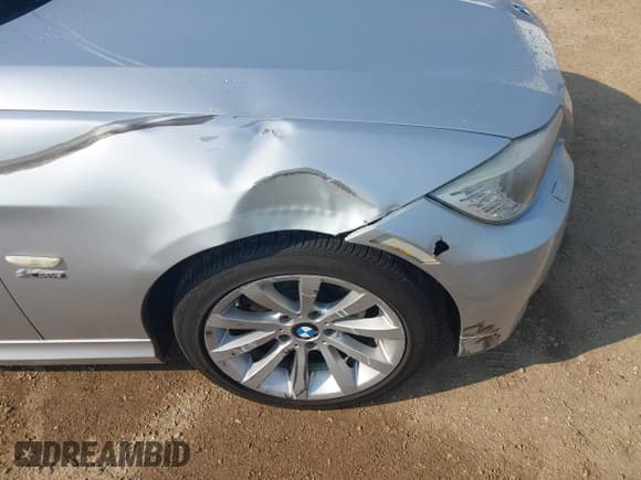 ✅ 2011 BMW 3 Series 328i xDrive • VIN: WBAPK7G55BNN78374 • Lot: 42438297. Wystawiony na IAAI z przebiegiem 88 498 mil. Bezpłatny archiwum sprzedaży aukcyjnych z USA i szczegółowy raport historii pojazdu na DreamBid. Zdjęcie 12.