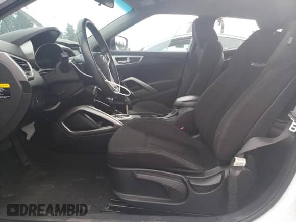 2017 Hyundai Veloster с VIN KMHTC6AD4HU312749, выставлен на аукционе Copart как лот 71572074 с пробегом 129 765 миль миль и Списание • Salvage title. История ставок и продаж доступна на DreamBid. Изображение 7.