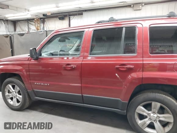 ✅ 2012 Jeep Patriot Latitude • VIN: 1C4NJPFB6CD631692 • Lot: 42826397. Wystawiony na IAAI z przebiegiem 146 337 mil. Bezpłatny archiwum sprzedaży aukcyjnych z USA i szczegółowy raport historii pojazdu na DreamBid. Zdjęcie 14.