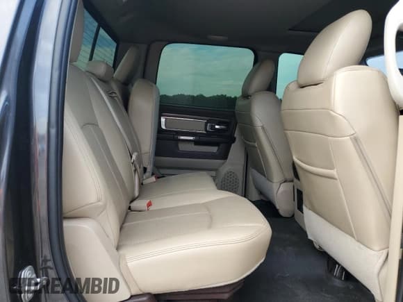 ✅ 2018 Ram 2500 Laramie • VIN: 3C6UR5FL6JG365292 • Lot: 62952235. Wystawiony na Copart z przebiegiem 141 176 mil. Bezpłatny archiwum sprzedaży aukcyjnych z USA i szczegółowy raport historii pojazdu na DreamBid. Zdjęcie 10.