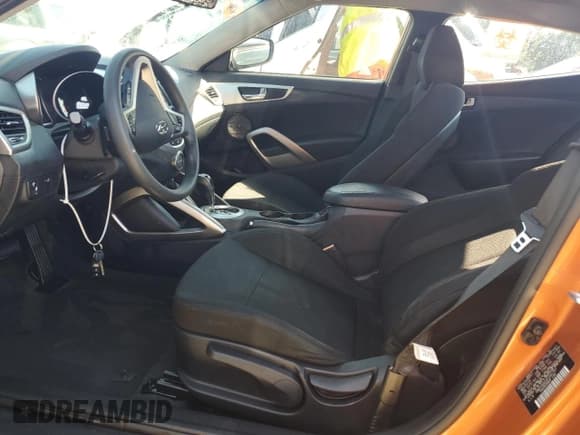 ✅ 2015 Hyundai Veloster • VIN: KMHTC6AD2FU241757 • Lot: 74210074. Wystawiony na Copart z przebiegiem 135 038 mil. Bezpłatny archiwum sprzedaży aukcyjnych z USA i szczegółowy raport historii pojazdu na DreamBid. Zdjęcie 7.