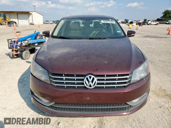 ✅ 2014 Volkswagen Passat SEL Premium • VIN: 1VWCM7A37EC095677 • Lot: 80901495. Wystawiony na Copart z przebiegiem 131 498 mil. Bezpłatny archiwum sprzedaży aukcyjnych z USA i szczegółowy raport historii pojazdu na DreamBid. Zdjęcie 5.