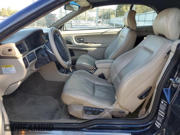 ✅ 2000 Volvo C70 • VIN: YV1NC56D1YJ010900 • Lot: 89138035. Wystawiony na Copart z przebiegiem 58 469 mil. Bezpłatny archiwum sprzedaży aukcyjnych z USA i szczegółowy raport historii pojazdu na DreamBid. Zdjęcie 7.