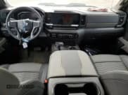 ✅ 2025 Chevrolet Silverado 1500 • VIN: 3GCUKHE87SG273041 • Лот: 69351505. Опубликован ранее на Copart с пробегом 20 300 миль. Бесплатный доступ к архиву аукционных продаж из США и подробный отчёт об истории автомобиля на DreamBid. Изображение 8.