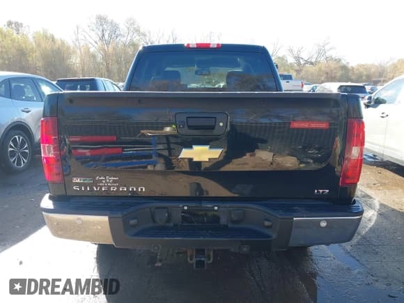 ✅ 2011 Chevrolet Silverado 1500 LTZ • VIN: 3GCPKTE31BG317877 • Lot: 43576207. Wystawiony na IAAI z przebiegiem 202 926 mil. Bezpłatny archiwum sprzedaży aukcyjnych z USA i szczegółowy raport historii pojazdu na DreamBid. Zdjęcie 16.