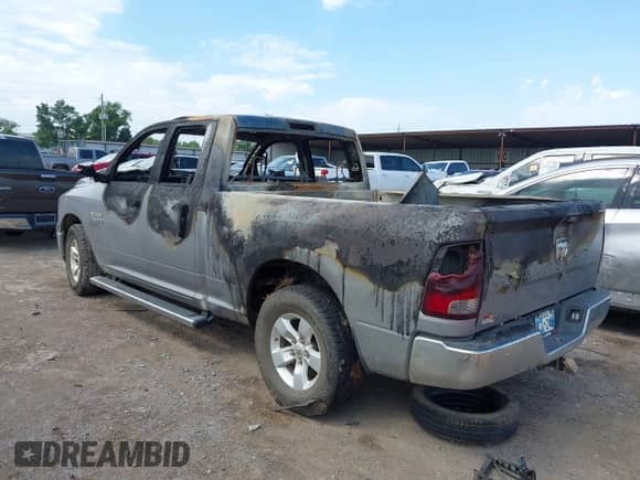 2021 Ram 1500 Tradesman z VIN 1C6RR6FG8MS525121, wystawiony jako IAAI lot #42886475 z przebiegiem Nie podano mil oraz . Historia ofert i sprzedaży dostępna na DreamBid. Obrazek 3.