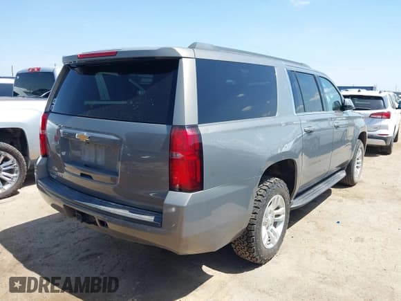✅ 2017 Chevrolet Suburban LS • VIN: 1GNSCGKC1HR255223 • Lot: 42754425. Wystawiony na IAAI z przebiegiem 154 612 mil. Bezpłatny archiwum sprzedaży aukcyjnych z USA i szczegółowy raport historii pojazdu na DreamBid. Zdjęcie 4.