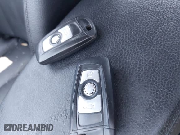 ✅ 2015 BMW 3 Series 328i • VIN: WBA3A5G51FNS84997 • Lot: 42223796. Wystawiony na IAAI z przebiegiem 109 597 mil. Bezpłatny archiwum sprzedaży aukcyjnych z USA i szczegółowy raport historii pojazdu na DreamBid. Zdjęcie 11.