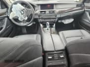 ✅ 2015 BMW 5 Series 535i xDrive • VIN: WBA5B3C53FD541681 • Lot: 93524375. Wystawiony na Copart z przebiegiem Nie podano. Bezpłatny archiwum sprzedaży aukcyjnych z USA i szczegółowy raport historii pojazdu na DreamBid. Zdjęcie 8.