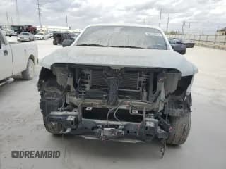 ✅ 2022 Nissan Titan SV • VIN: 1N6AA1CD8NN107973 • Lot: 77365774. Wystawiony na Copart z przebiegiem 45 620 mil. Bezpłatny archiwum sprzedaży aukcyjnych z USA i szczegółowy raport historii pojazdu na DreamBid. Zdjęcie 5.