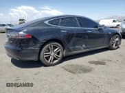 ✅ 2015 Tesla Model S 85D • VIN: 5YJSA1E20FF105704 • Лот: 63595755. Опубликован ранее на Copart с пробегом 97 827 миль. Бесплатный доступ к архиву аукционных продаж из США и подробный отчёт об истории автомобиля на DreamBid. Изображение 3.