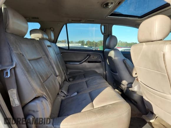 ✅ 2005 Toyota Sequoia SR5 • VIN: 5TDZT34A15S252959 • Lot: 92485455. Wystawiony na Copart z przebiegiem 299 325 mil. Bezpłatny archiwum sprzedaży aukcyjnych z USA i szczegółowy raport historii pojazdu na DreamBid. Zdjęcie 11.