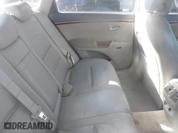 ✅ 2006 Hyundai Azera SE • VIN: KMHFC46F26A048795 • Lot: 43503382. Listed on IAAI with 172,785 mi. Free auction sales archive from the USA and detailed vehicle history report at DreamBid. Image 8.