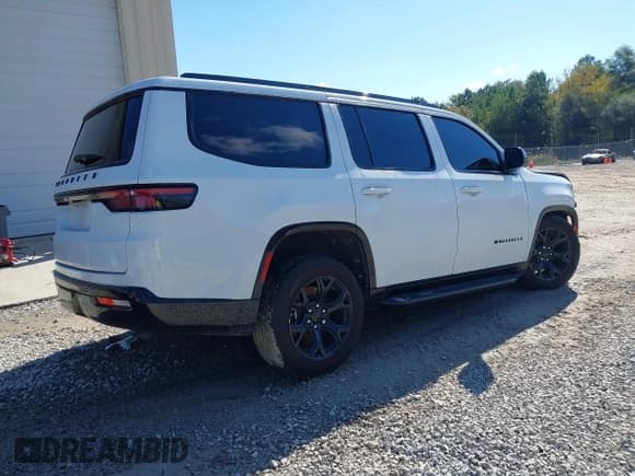 ✅ 2025 Jeep Wagoneer Series II • VIN: 1C4SJVBP6SS502869 • Lot: 43468822. Listed on IAAI with 9,131 mi. Free auction sales archive from the USA and detailed vehicle history report at DreamBid. Image 4.