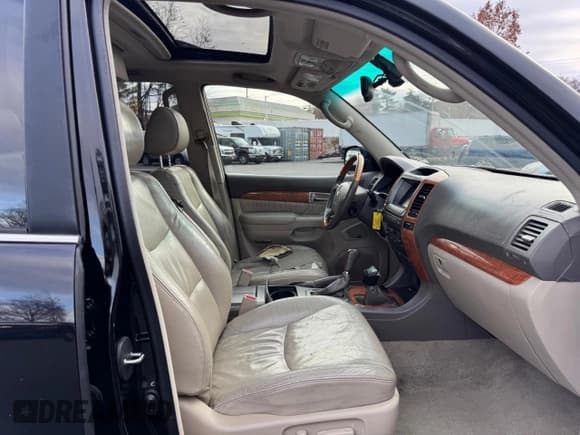 ✅ 2004 Lexus GX 470 • VIN: JTJBT20XX40056121 • Lot: 92742145. Wystawiony na Copart z przebiegiem 263 598 mil. Bezpłatny archiwum sprzedaży aukcyjnych z USA i szczegółowy raport historii pojazdu na DreamBid. Zdjęcie 6.