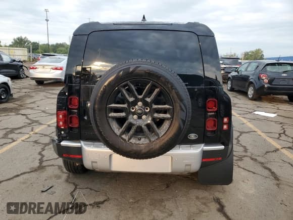 ✅ 2023 Land Rover Defender S • VIN: SALEJ7EX2P2240661 • Lot: 66858474. Wystawiony na Copart z przebiegiem 9 500 mil. Bezpłatny archiwum sprzedaży aukcyjnych z USA i szczegółowy raport historii pojazdu na DreamBid. Zdjęcie 6.