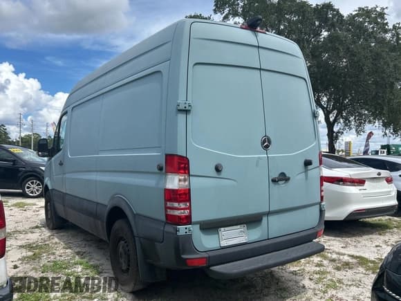✅ 2014 Mercedes-Benz Sprinter Cargo • VIN: WD3PE7DC4E5864096 • Lot: 72101675. Listed on Copart with 111,833 mi. Free auction sales archive from the USA and detailed vehicle history report at DreamBid. Image 3.