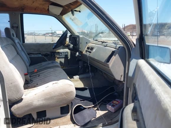 ✅ 1992 Chevrolet Silverado 1500 • VIN: 2GCEK19K1N1174682 • Лот: 42358338. Опубликован ранее на IAAI с пробегом 235 801 миль. Бесплатный доступ к архиву аукционных продаж из США и подробный отчёт об истории автомобиля на DreamBid. Изображение 5.