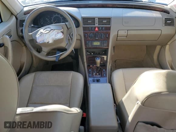 ✅ 1999 Mercedes-Benz C 230/260/280/320 • VIN: WDBHA24G1XA690377 • Lot: 46798634. Wystawiony na Copart z przebiegiem 112 470 mil. Bezpłatny archiwum sprzedaży aukcyjnych z USA i szczegółowy raport historii pojazdu na DreamBid. Zdjęcie 8.