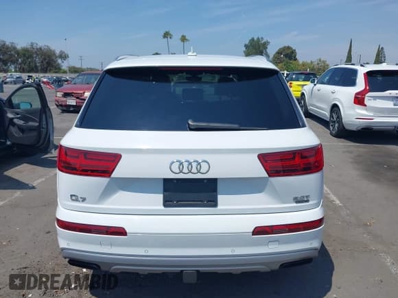 ✅ 2018 Audi Q7 Premium Plus • VIN: WA1LAAF71JD023070 • Lot: 42915680. Wystawiony na IAAI z przebiegiem 112 315 mil. Bezpłatny archiwum sprzedaży aukcyjnych z USA i szczegółowy raport historii pojazdu na DreamBid. Zdjęcie 16.
