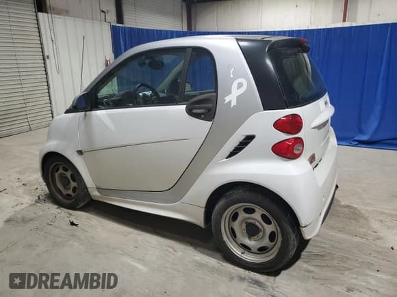 ✅ 2015 Smart fortwo Passion • VIN: WMEEJ3BA5FK814542 • Lot: 72978714. Wystawiony na Copart z przebiegiem 60 081 mil. Bezpłatny archiwum sprzedaży aukcyjnych z USA i szczegółowy raport historii pojazdu na DreamBid. Zdjęcie 2.
