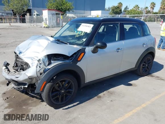 ✅ 2013 MINI Countryman • VIN: WMWZB3C59DWR35642 • Лот: 43250503. Опубликован ранее на IAAI с пробегом 124 111 миль. Бесплатный доступ к архиву аукционных продаж из США и подробный отчёт об истории автомобиля на DreamBid. Изображение 2.