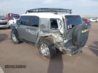 ✅ 2010 Toyota FJ Cruiser • VIN: JTEBU4BF9AK089428 • Lot: 43676318. Wystawiony na IAAI z przebiegiem 151 588 mil. Bezpłatny archiwum sprzedaży aukcyjnych z USA i szczegółowy raport historii pojazdu na DreamBid. Zdjęcie 3.