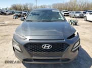 ✅ 2020 Hyundai Kona SE • VIN: KM8K12AA4LU506514 • Lot: 46989344. Wystawiony na Copart z przebiegiem 55 826 mil. Bezpłatny archiwum sprzedaży aukcyjnych z USA i szczegółowy raport historii pojazdu na DreamBid. Zdjęcie 5.