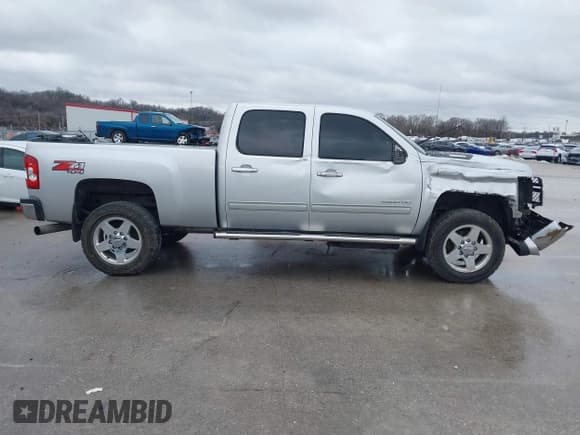 ✅ 2014 Chevrolet Silverado 2500HD LT • VIN: 1GC1KXC84EF139965 • Lot: 41466930. Listed on IAAI with 206,748 mi. Free auction sales archive from the USA and detailed vehicle history report at DreamBid. Image 13.
