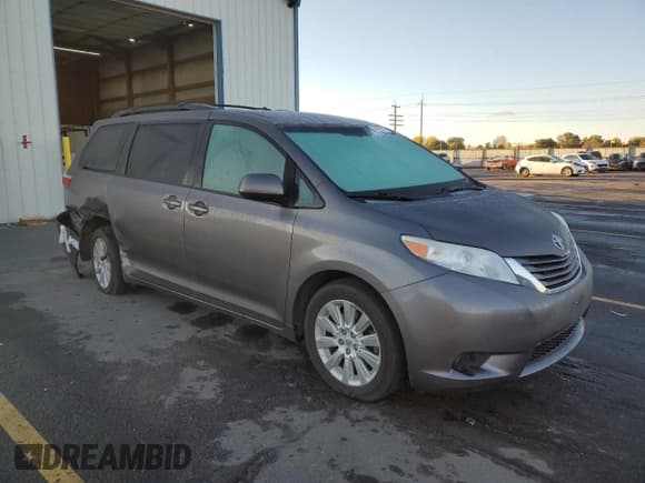 ✅ 2015 Toyota Sienna LE • VIN: 5TDJK3DC4FS108325 • Lot: 89847975. Listed on Copart with 95,575 mi. Free auction sales archive from the USA and detailed vehicle history report at DreamBid. Image 4.