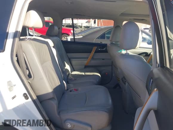 ✅ 2010 Toyota Highlander Limited • VIN: JTEJW3EH1A2047476 • Lot: 43799497. Listed on IAAI with 176,602 mi. Free auction sales archive from the USA and detailed vehicle history report at DreamBid. Image 8.