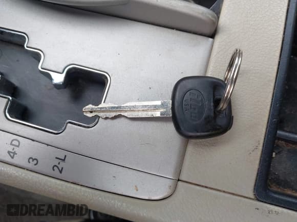 ✅ 2009 Toyota Camry LE • VIN: 4T4BE46K09R118471 • Lot: 43432005. Wystawiony na IAAI z przebiegiem 202 145 mil. Bezpłatny archiwum sprzedaży aukcyjnych z USA i szczegółowy raport historii pojazdu na DreamBid. Zdjęcie 11.