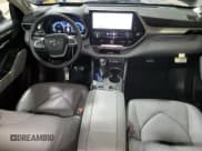 ✅ 2024 Toyota Highlander Hybrid Platinum • VIN: 5TDEBRCHXRS633492 • Лот: 45313635. Опубликован ранее на Copart с пробегом 2 375 миль. Бесплатный доступ к архиву аукционных продаж из США и подробный отчёт об истории автомобиля на DreamBid. Изображение 8.
