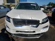 ✅ 2019 Lincoln MKC Select • VIN: 5LMCJ2C98KUL13317 • Лот: 71668165. Опубликован ранее на Copart с пробегом 50 704 миль. Бесплатный доступ к архиву аукционных продаж из США и подробный отчёт об истории автомобиля на DreamBid. Изображение 5.