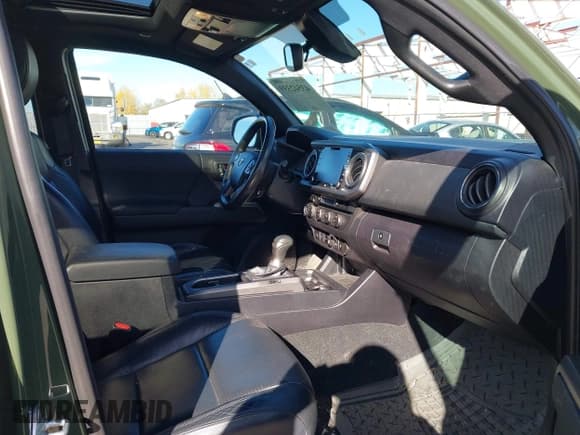 ✅ 2021 Toyota Tacoma SR • VIN: 3TYCZ5AN2MT023832 • Lot: 43542339. Listed on IAAI with 80,341 mi. Free auction sales archive from the USA and detailed vehicle history report at DreamBid. Image 5.