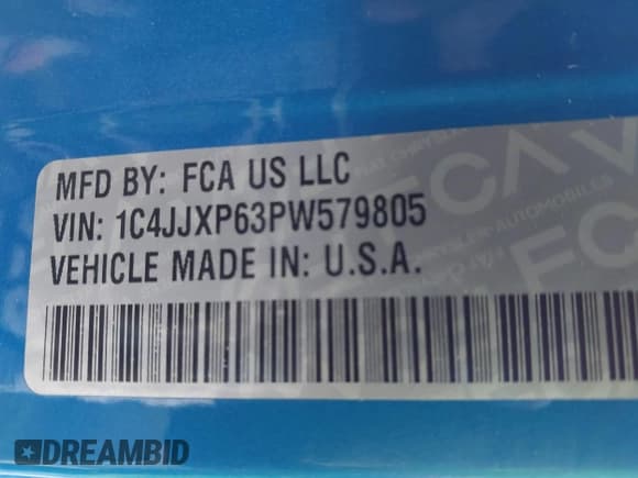 ✅ 2023 Jeep Wrangler Sahara • VIN: 1C4JJXP63PW579805 • Lot: 43401399. Wystawiony na IAAI z przebiegiem 41 989 mil. Bezpłatny archiwum sprzedaży aukcyjnych z USA i szczegółowy raport historii pojazdu na DreamBid. Zdjęcie 9.