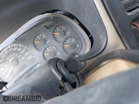 ✅ 2005 Chevrolet Silverado 2500HD • VIN: 1GCHK23255F939672 • Lot: 43234847. Listed on IAAI with Not provided. Free auction sales archive from the USA and detailed vehicle history report at DreamBid. Image 11.