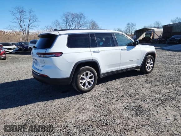 ✅ 2022 Jeep Grand Cherokee Limited • VIN: 1C4RJKBG8N8512642 • Lot: 61804675. Listed on Copart with 23,253 mi. Free auction sales archive from the USA and detailed vehicle history report at DreamBid. Image 4.