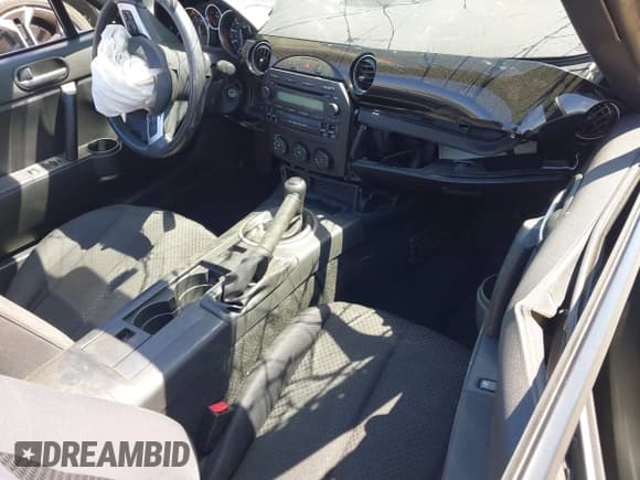 ✅ 2008 Mazda MX-5 Miata Grand Touring • VIN: JM1NC26F780156830 • Lot: 42017749. Wystawiony na IAAI z przebiegiem 80 279 mil. Bezpłatny archiwum sprzedaży aukcyjnych z USA i szczegółowy raport historii pojazdu na DreamBid. Zdjęcie 5.