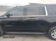 ✅ 2019 Chevrolet Suburban LT • VIN: 1GNSCHKCXKR356581 • Lot: 43382678. Wystawiony na IAAI z przebiegiem 112 699 mil. Bezpłatny archiwum sprzedaży aukcyjnych z USA i szczegółowy raport historii pojazdu na DreamBid. Zdjęcie 15.