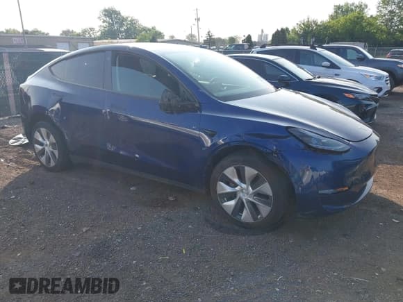 ✅ 2023 Tesla Model Y Long Range • VIN: 7SAYGDEE0PF671726 • Lot: 42393616. Wystawiony na IAAI z przebiegiem Nie podano. Bezpłatny archiwum sprzedaży aukcyjnych z USA i szczegółowy raport historii pojazdu na DreamBid. Zdjęcie 1.