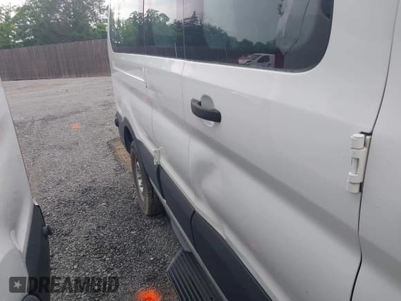 ✅ 2019 Ford Transit Passenger XL • VIN: 1FBZX2ZM8KKA34929 • Lot: 42263522. Wystawiony na IAAI z przebiegiem 376 862 mil. Bezpłatny archiwum sprzedaży aukcyjnych z USA i szczegółowy raport historii pojazdu na DreamBid. Zdjęcie 6.
