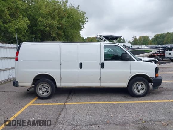 ✅ 2017 Chevrolet Express Cargo • VIN: 1GCWGAFF4H1320130 • Лот: 43297963. Опубликован ранее на IAAI с пробегом 203 551 миль. Бесплатный доступ к архиву аукционных продаж из США и подробный отчёт об истории автомобиля на DreamBid. Изображение 13.