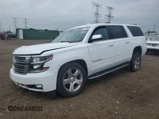 2020 Chevrolet Suburban Premier z VIN 1GNSKJKC1LR189099, wystawiony jako Copart lot #57774365 z przebiegiem Nie podano mil oraz Szkoda całkowita • Salvage title. Historia ofert i sprzedaży dostępna na DreamBid. Obrazek 1.